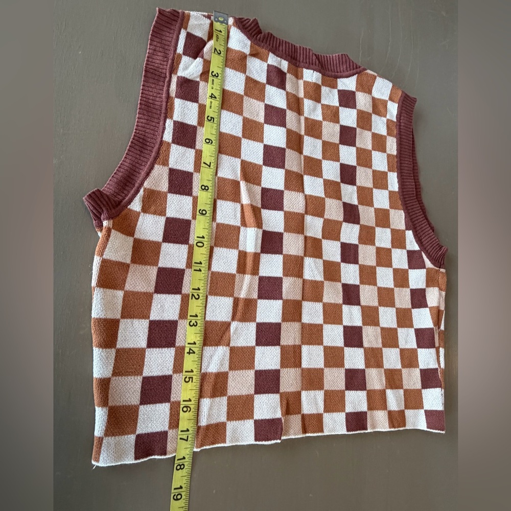 Miss Love Cropped Sweater Vest Women’s Size L Checkered Browns new no tags - Picture 7 of 8